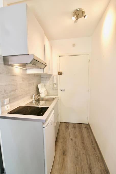 Port Tamaris, Le Troisieme Apartment ลาแซน-ซูร์-แมร์ ภายนอก รูปภาพ